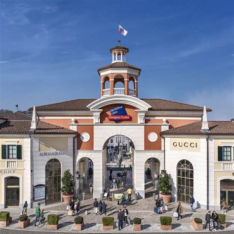 serravalle outlet versace|serravalle designer outlet.